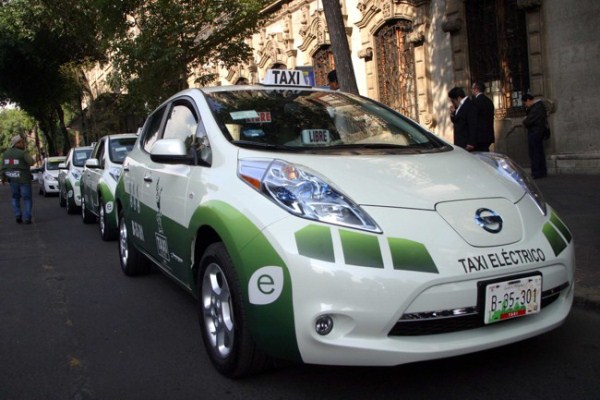 У Франківську хочуть зробити муніципальне таксі на електрокарах