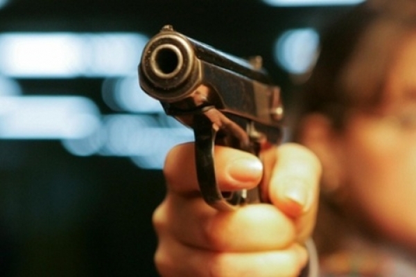 23-річний франківець, розмахуючи пістолетом, пограбував магазин
