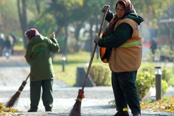 Мер Франківська пропонує у селах шукати технічних працівників для прибирання міста