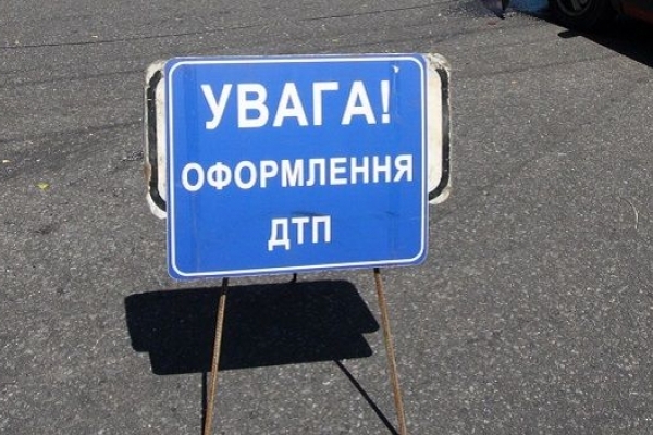 Внаслідок двох вчорашніх автопригод травмувалися 4 людей