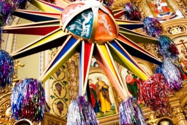 Упіймати дух Різдва з колядою і карнавалом: як провести святкові вихідні у Франківську