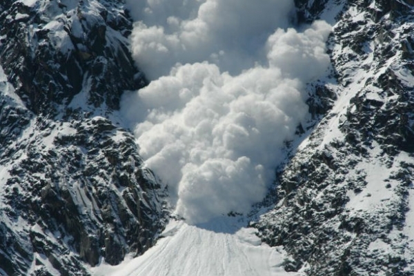 Врятовані з-під шару снігу туристи розповіли, як потрапили під лавину в Карпатах
