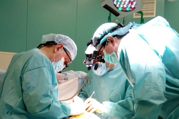 У Львівській обласні клінічній лікарні 82-річному пацієнту вперше в клініці виконали MIDCAB – мініінвазивне коронарне шунтування без зупинки кровообігу