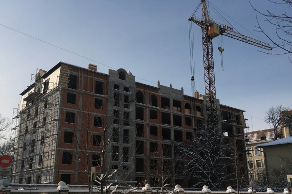 Їдальня Шредінгера: як під вікнами франківських «силовиків» львівська «СБ Груп» веде самочинне будівництво елітного житла (Фото)