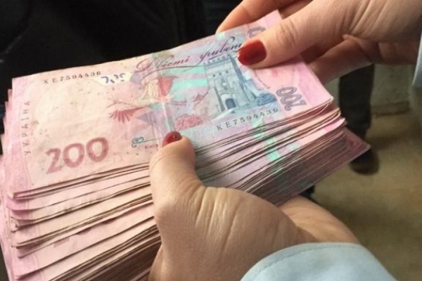 На Прикарпатті жінка перерахувала 60 тисяч гривень шахрайці за посилку з Афганістану