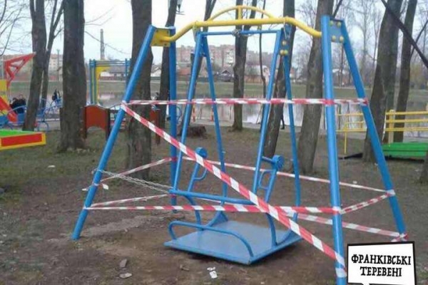 В Івано-Франківській області 16-річну дівчину вбило ударом дитячої гойдалки
