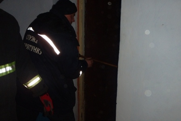 Моторошна знахідка: у Франківську в квартирі виявили тіло чоловіка