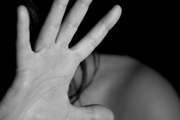 На Прикарпатті підліток намагався зґвалтувати 12-річну дівчинку
