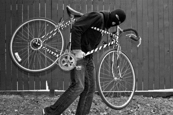 Неповнолітнього прикарпатця підозрюють у крадіжці велосипеда