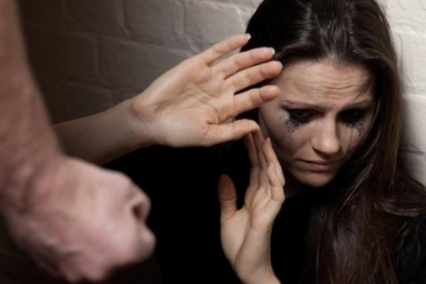 З початку року на Прикарпатті трапилось майже 700 випадків насильства над жінками