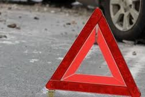 Поліцейські Івано-Франківщини розслідують обставини автопригоди, в якій травмувався водій та пасажирка