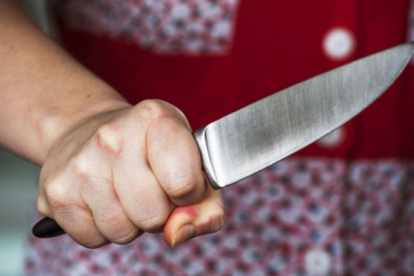 На Косівщині п'яна жителька вчинила поножовщину: схопила ніж та почала різати співмешканця