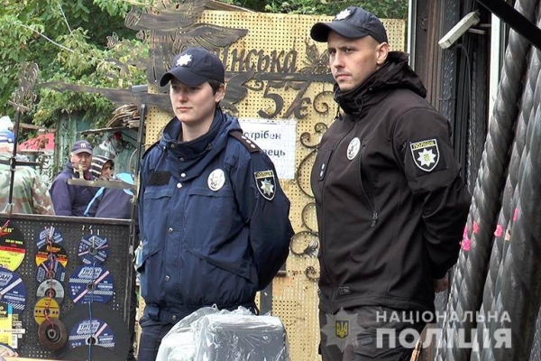 Поліція Івано-Франківська вилучила міну, яка могла вибухнути на П’яному базарі (Фото)