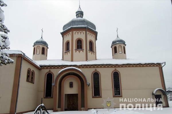 На Прикарпатті зловили чоловіка, який обкрадав церкви і сільські ради