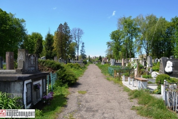 Івано-Франківськ хоче купити землю, щоб розширити міське кладовище
