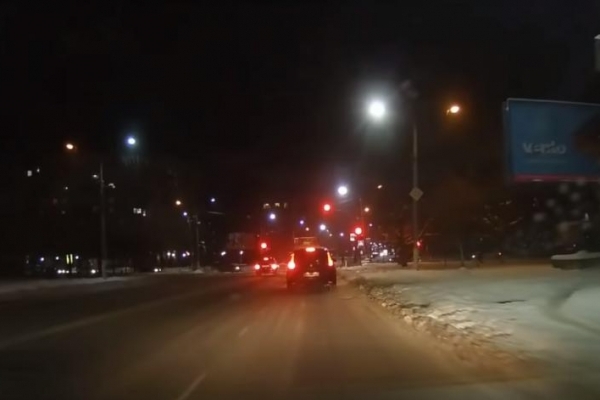У Калуші пограбували машину, яка зупинилась на світлофорі (Відео)
