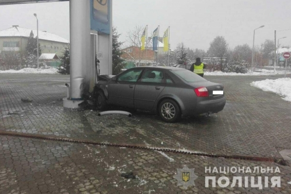 П'яний закарпатець на Audi протаранив АЗС (Фото)