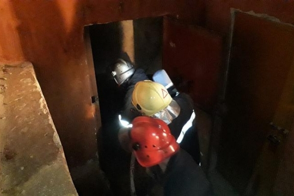 В прикарпатській багатоповерхівці трапилася пожежа у ліфтовій шахті