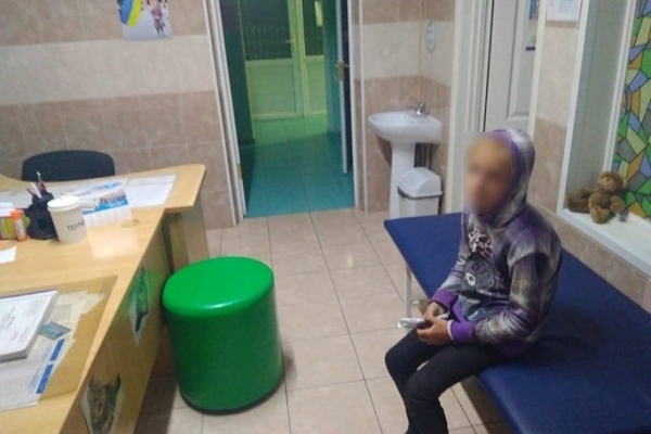 10-річна дівчинка вночі у Коломиї спала на лавці – батьків не було півтори доби