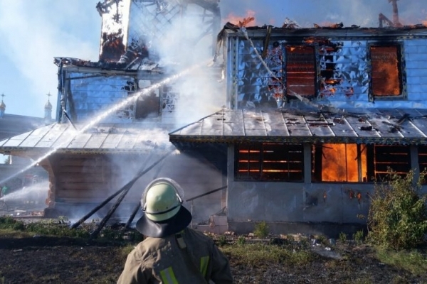 Тяжке горе: у Новоселиці збирають гроші на відбудову церкви, що згоріла (Фото)