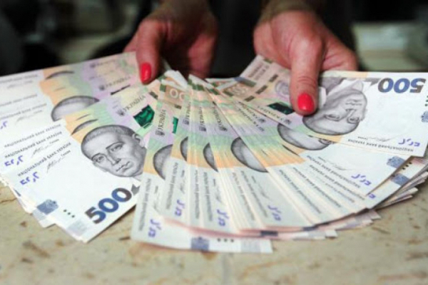 На Прикарпатті працівниця банку привласнила 130 тисяч гривень