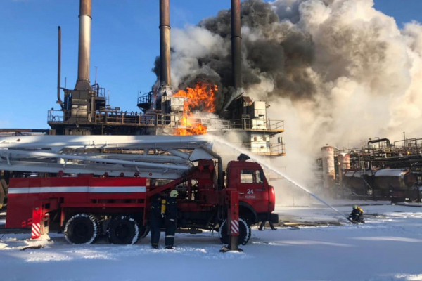 Пожежа у Калуші: горів завод Карпатнафтохім (Фото)