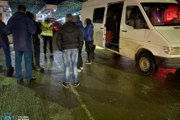 У Франківську затримали організатора групи, яка нелегально переправляла мігрантів до ЄС