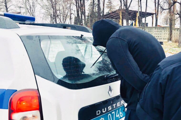 На Прикарпатті поліція затримала двох грабіжників, які обікрали перехожих