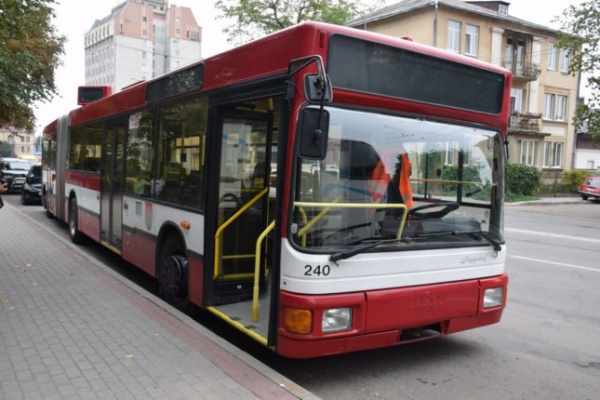 Через обрив контактної мережі у Франківську зупинено рух тролейбусів
