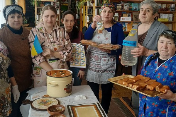 На Івано-Франківщині волонтери готують захисникам «Молодківській Snickers»