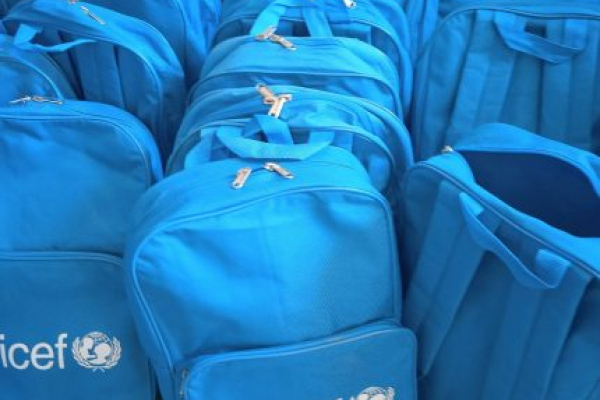 У Франківську 250 школярів отримали шкільні портфелики від благодійників