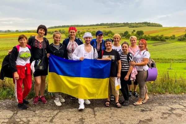 Український співак Сергій Лазановський у День Незалежності України відправився у паломництво задля допомоги дітям