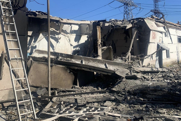 Внаслідок вчорашнього ракетного удару на Прикарпатті пошкоджено виробничі приміщення та устаткування об’єктів енергетики