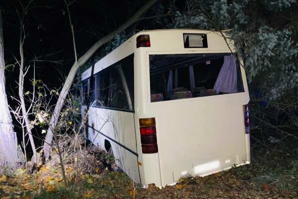 На дорозі «Івано-Франківськ-Тисмениця» трапилася аварія за участі автобуса: травмувались 14 осіб