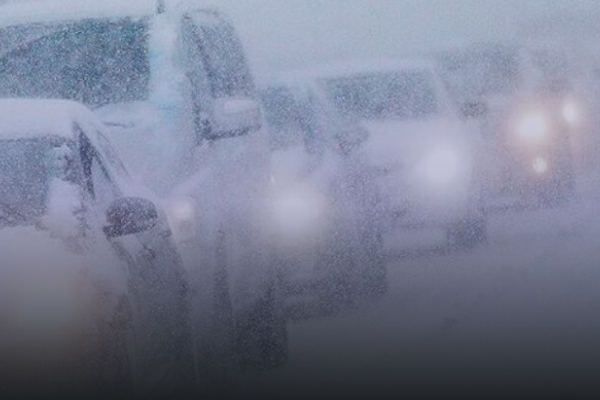 Водіїв прикарпаття попередили про небезпеку на дорогах: вночі очікують снігопади та туман