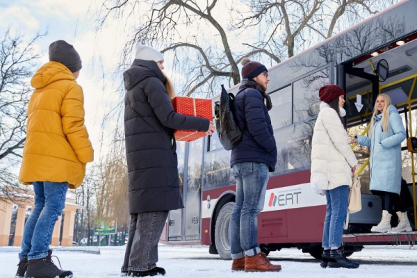 У Франківську з двох автобусів зроблять пересувні пункти обігріву зі зручностями та інтернетом