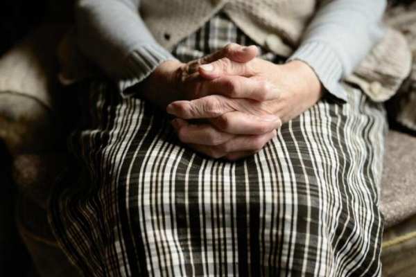 Суд у Калуші на чотири місяці арештував онука за психологічне насильство над бабусею