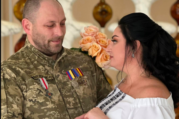 У Калуші військовий одружився з коханою - вони зустрілися у лікарні