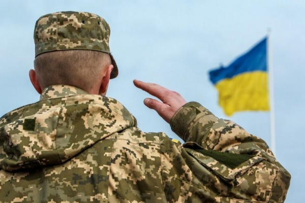 Хто з чоловіків має право виїжджати за кордон попри воєнний стан в Україні: перелік