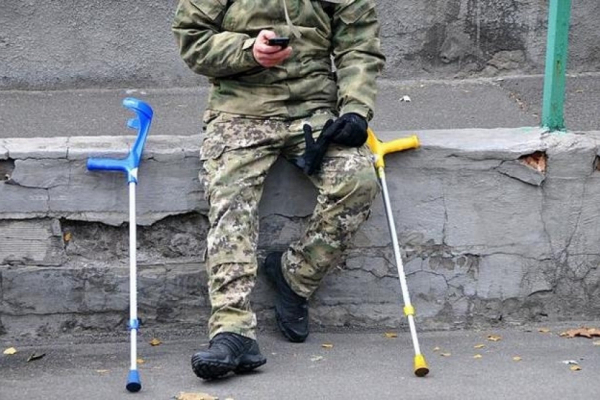 Поранені військові у Франківську проводять тижні у чергах на ВЛК