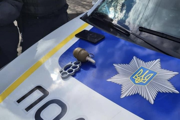 В Івано-Франківську зупинили п'яного водія з гранатою