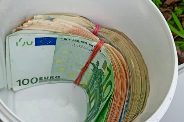 У Косові затримали злочинця, який викрав з магазину 15 тисяч доларів та п'ять тисяч євро