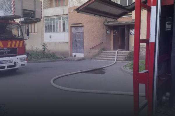 У Коломиї виникла пожежа в житловому будинку: евакуювали вісім осіб