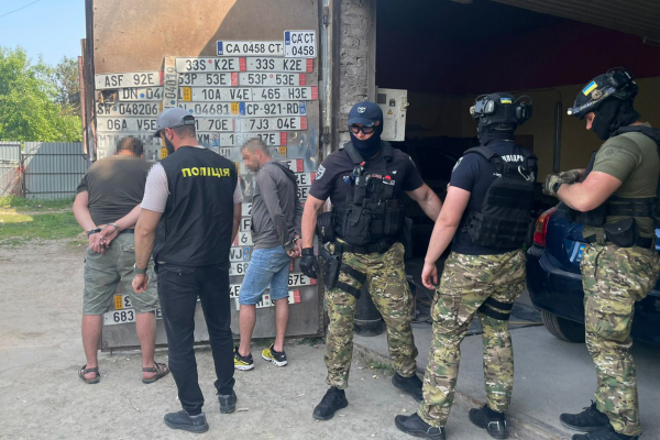 Поліція затримала організатора незаконного каналу продажу вогнепальної зброї на Прикарпатті 