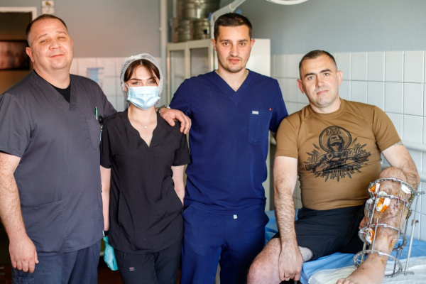 Франківські медики нарощують 17 см кістки ноги пораненому на війні захиснику