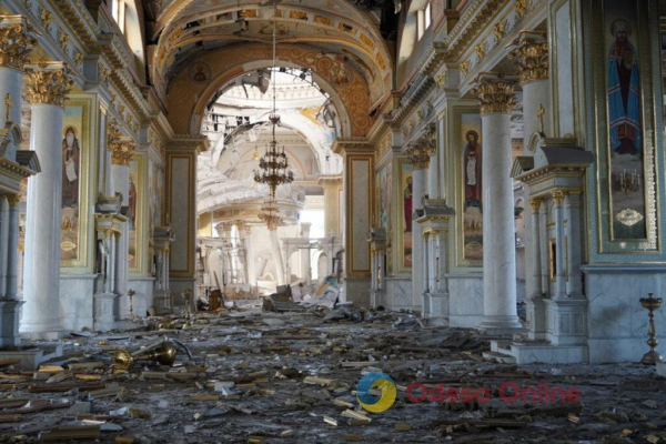 Нічний ракетний обстріл Одеси: окупанти зруйнували будівлі та храм з іконою покровительки міста