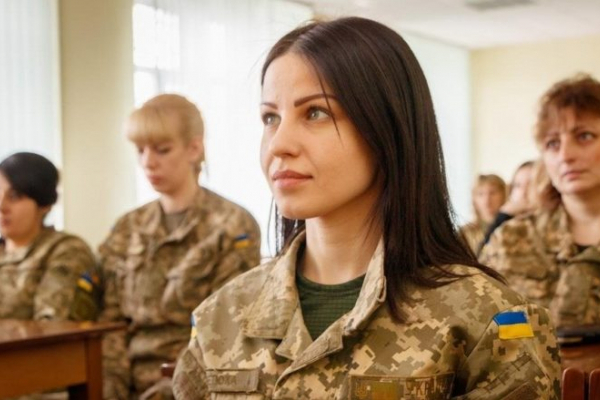 Виїзд з України для жінок на військовому обліку - обмежать
