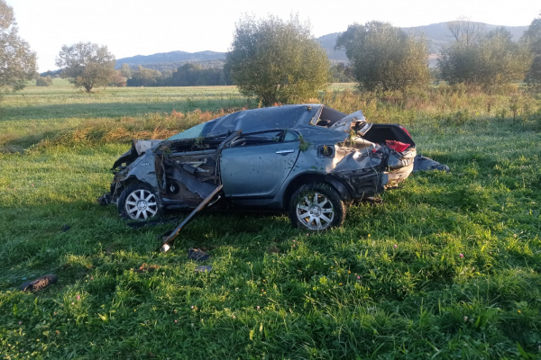 Внаслідок ДТП перекинулося авто на Прикарпатті : водій загинув на місці