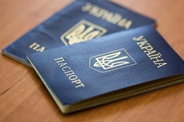 Чи позбавлятимуть громадянства українців, які виїхали під час війни за кордон