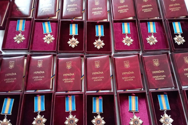 Родинам загиблих військовослужбовців з Франківщини вручили державні нагороди